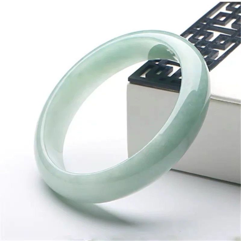 Lighting - Eisartiges helles hellgrünes Jade-Armband aus Jadeit