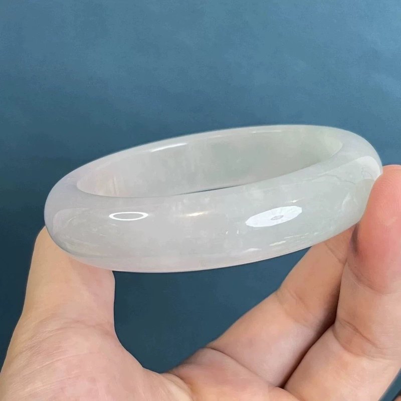 Öl-Jadeit, eisartiges hellgrün – Lighting Bewertung und Preis