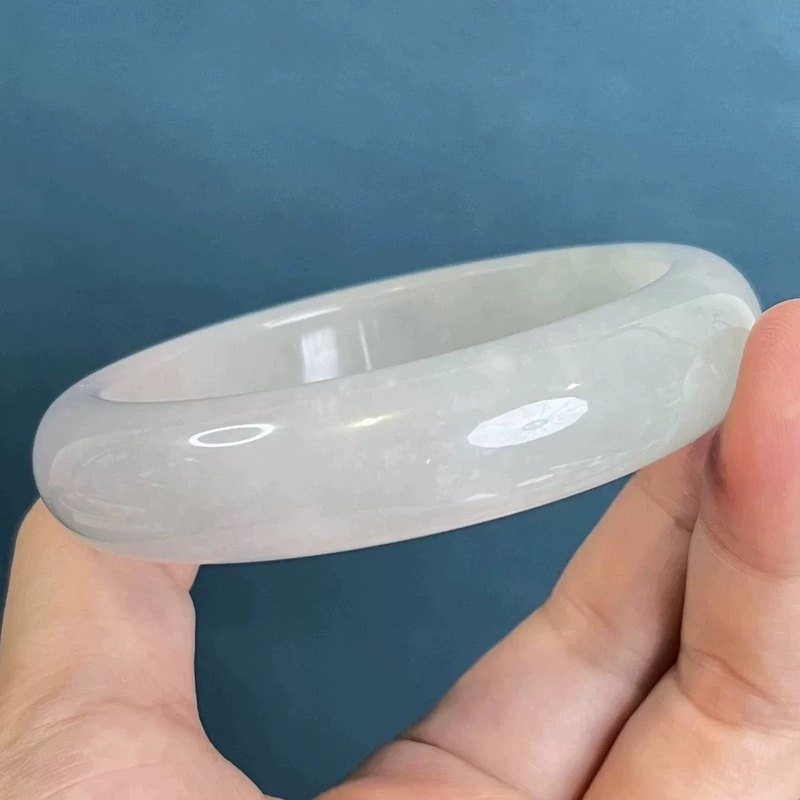 Öl-Jadeit, eisartiges hellgrün – Lighting Bewertung und Preis