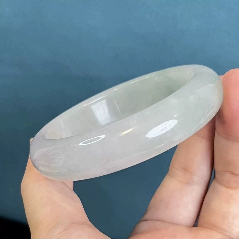 Öl-Jadeit, eisartiges hellgrün – Lighting Bewertung und Preis
